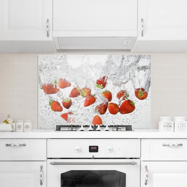 Glass splashback fruits and vegetables Fresh Strawberries In Water