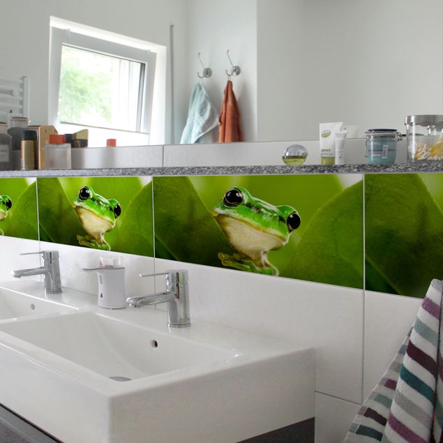Tile films green Frog