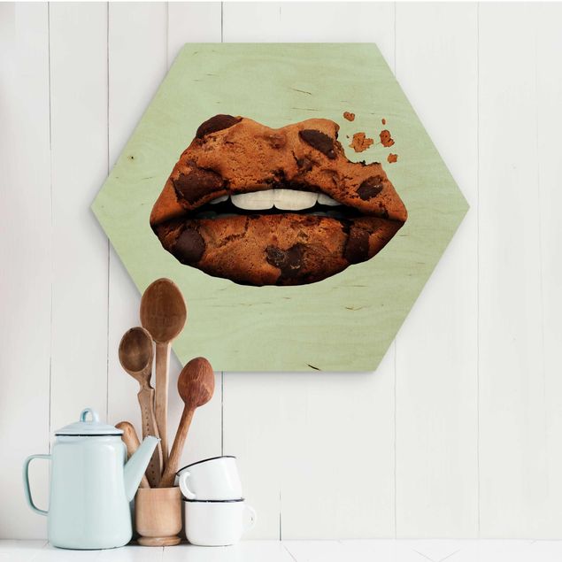 Kitchen Lips With Biscuit