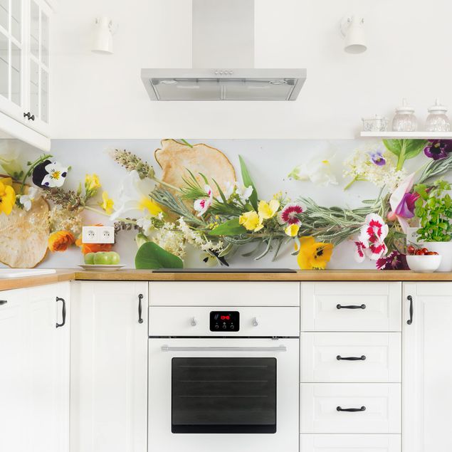 Kitchen Fresh Herbs With Edible Flowers