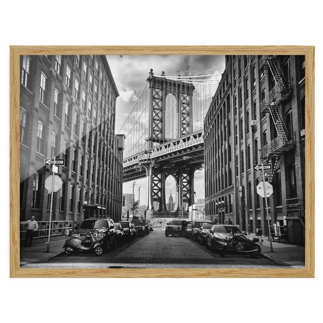 Black and white framed photos Manhattan Bridge In America