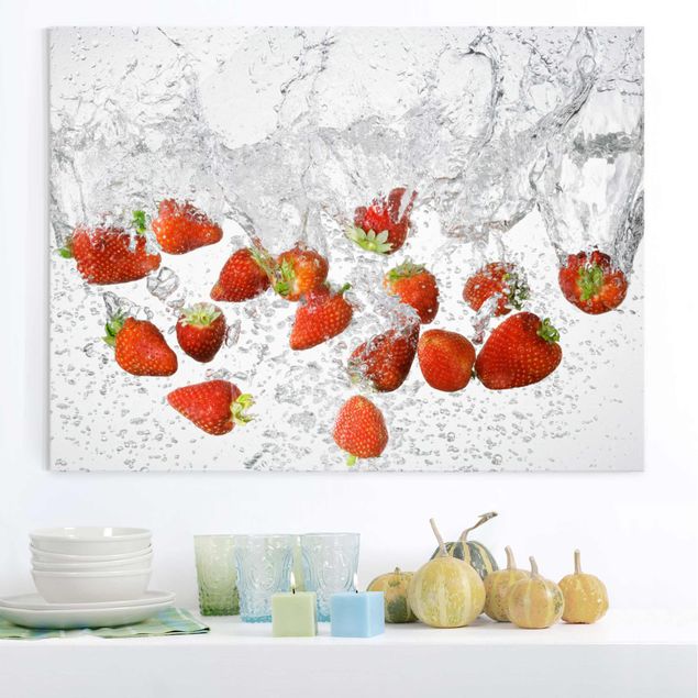 Kitchen Fresh Strawberries In Water