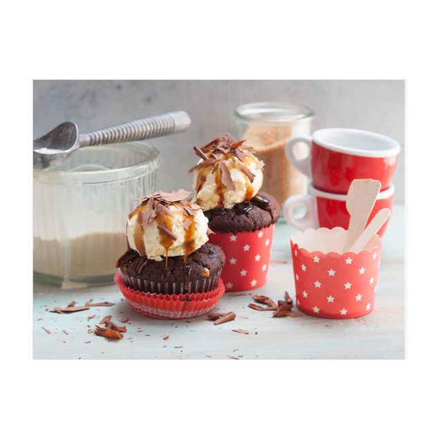 Red rugs Vintage Cupcakes With Ice Cream