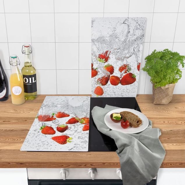 Stove top covers Fresh Strawberries In Water